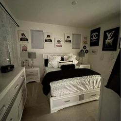 Bedroom Set For Sale 