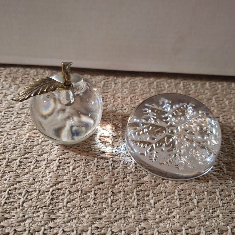 ART GLASS PAPEPWEIGHTS COLLECTION
