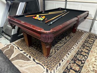 Classy 7’ Billiard Pool Table - Brand New Felt - Can Deliver!