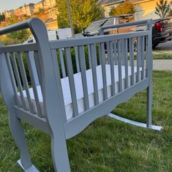 wood bassinet 