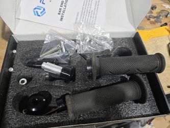 Stock Fz09 Grips/throttle Tube And Misc