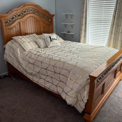 Queen Bedroom 