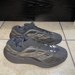 Yeezy 700 V3  Clay Brown 