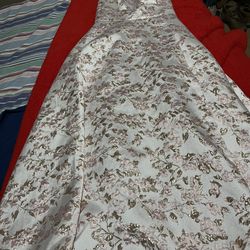 Dress / Ballgown