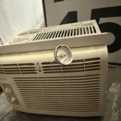 Window AC Unit 