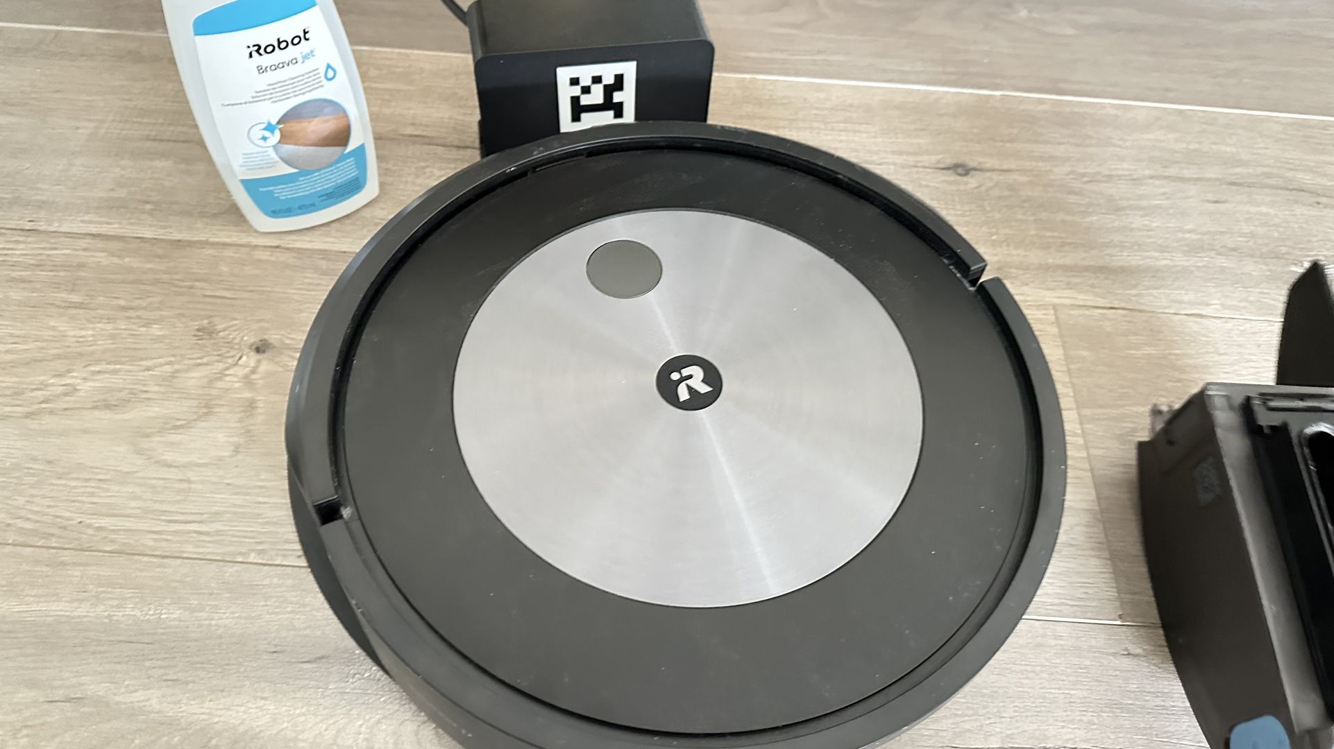 iRobot Roomba J5 Robot - 2-in-1 Vacuum with Optional Mopping