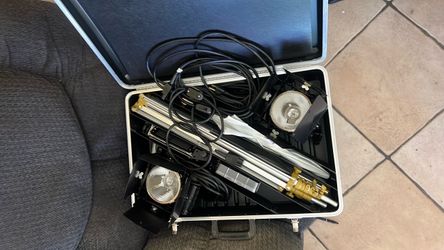 Portable Photography Lighting Kit with Case