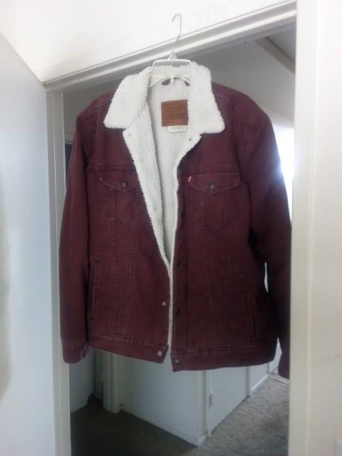 $30 OR BEST OFFER * MENS LEVIS SHERPA JACKET