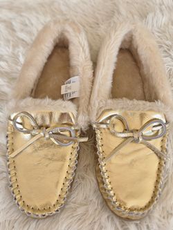 Gold shoes 80% leather sz 9 lightweight comfortable.Zapatos dorados, 80% piel, talla 9, ligeros y cómodos