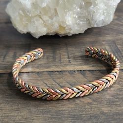 Tri Color Copper Magnetic Bracelet Adjustable 6 Magnets Woven Copper Silver Gold 17.5 cm 8.5 mm Unisex

Adjustable tri-color copper magnetic bracelet 