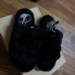 Ugg yeah slipper 4Y/ 6 women’s