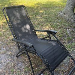 Reclining Gravity Folding Lounge Chair
