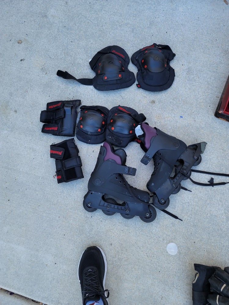 Woman's Roller Blades  Size 8