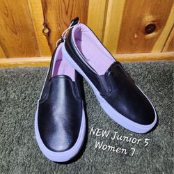 NEW Cat & Jack Black slip on Junior 5/ Women 7