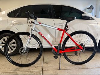SCHWINN MEN’S CIRCUIT 700C/28” HYBRID BIKE SILVER/RED