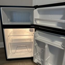 Whirlpool Mini Fridge w/ Freezer 