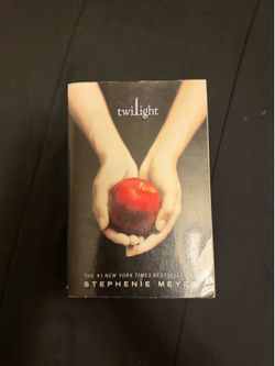 Twilight by Stephenie Meyer Paperback