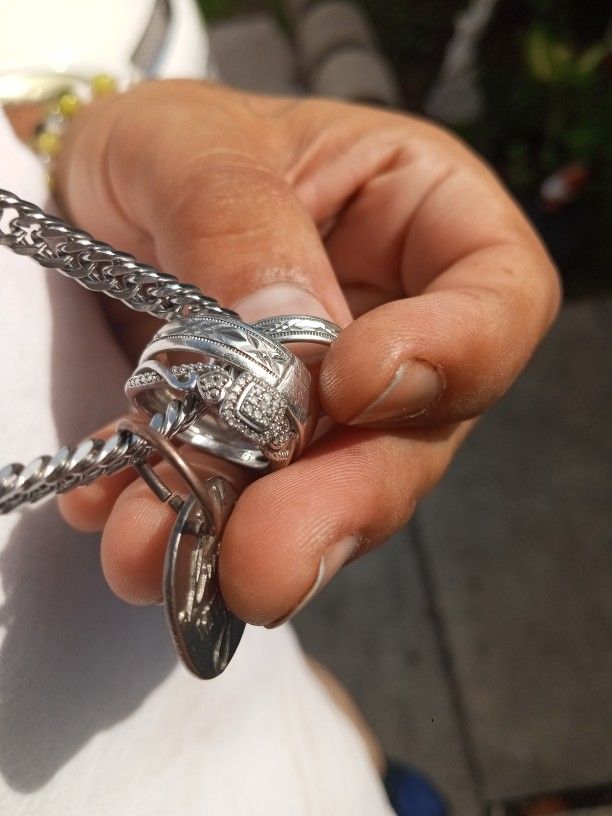 Men And Women Engagement Rings 
