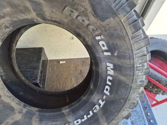 35x12.50x16.5 like new Tire