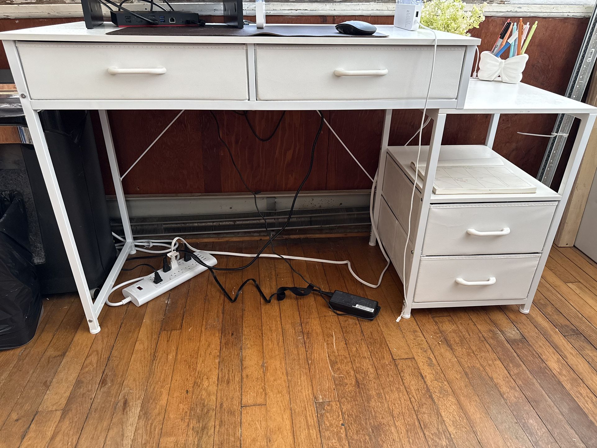 47” Amazon Desk 