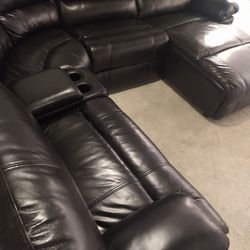 SECTIONAL GENUINE LEATHER RECLINER EPECTRIC BLACK COLOR...DELIVERY SERVICE AVAILABLE..