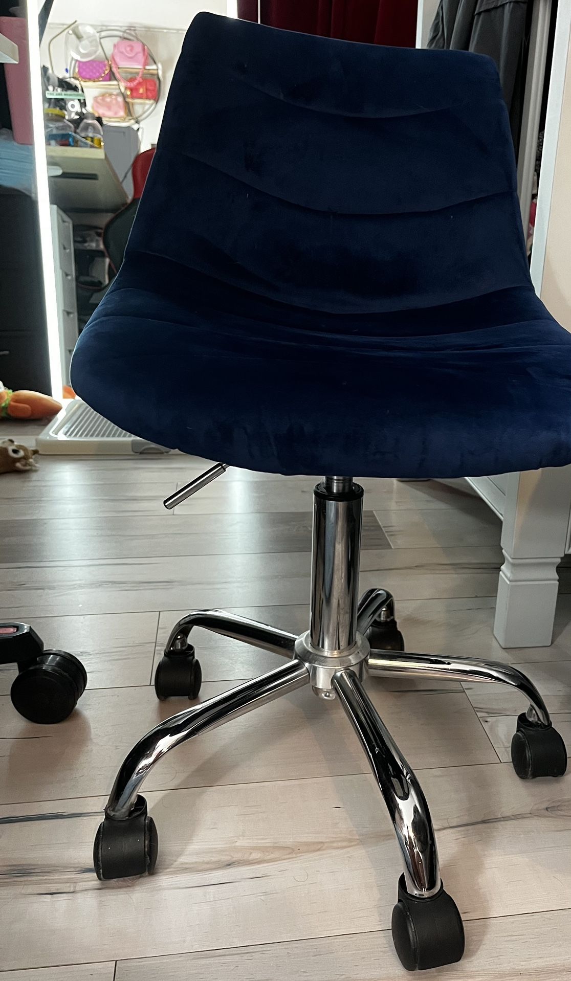 Velvet / Suede Rolling Swivel Chair For Desk / Vanity / Seat