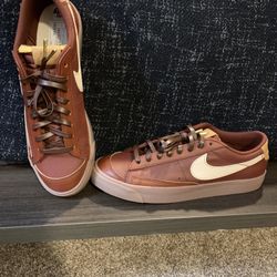Nike blazer low '77 emb Size 10.5