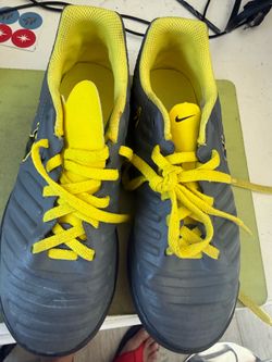 Nike tiempo turf soccer cleats size 4Y