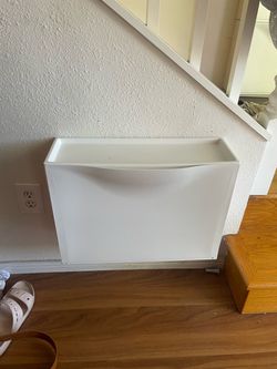 TRONES single White Wall-Mount Shoe Cabinet