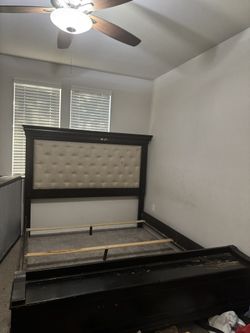 Kind Size Bed With 2 Lift Door Storage