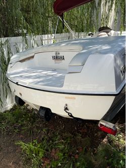 Yamaha 2002   Jet boat twins engine LS 2000