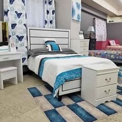 Brand new  white 5pcs bedroom set for sale with free delivery