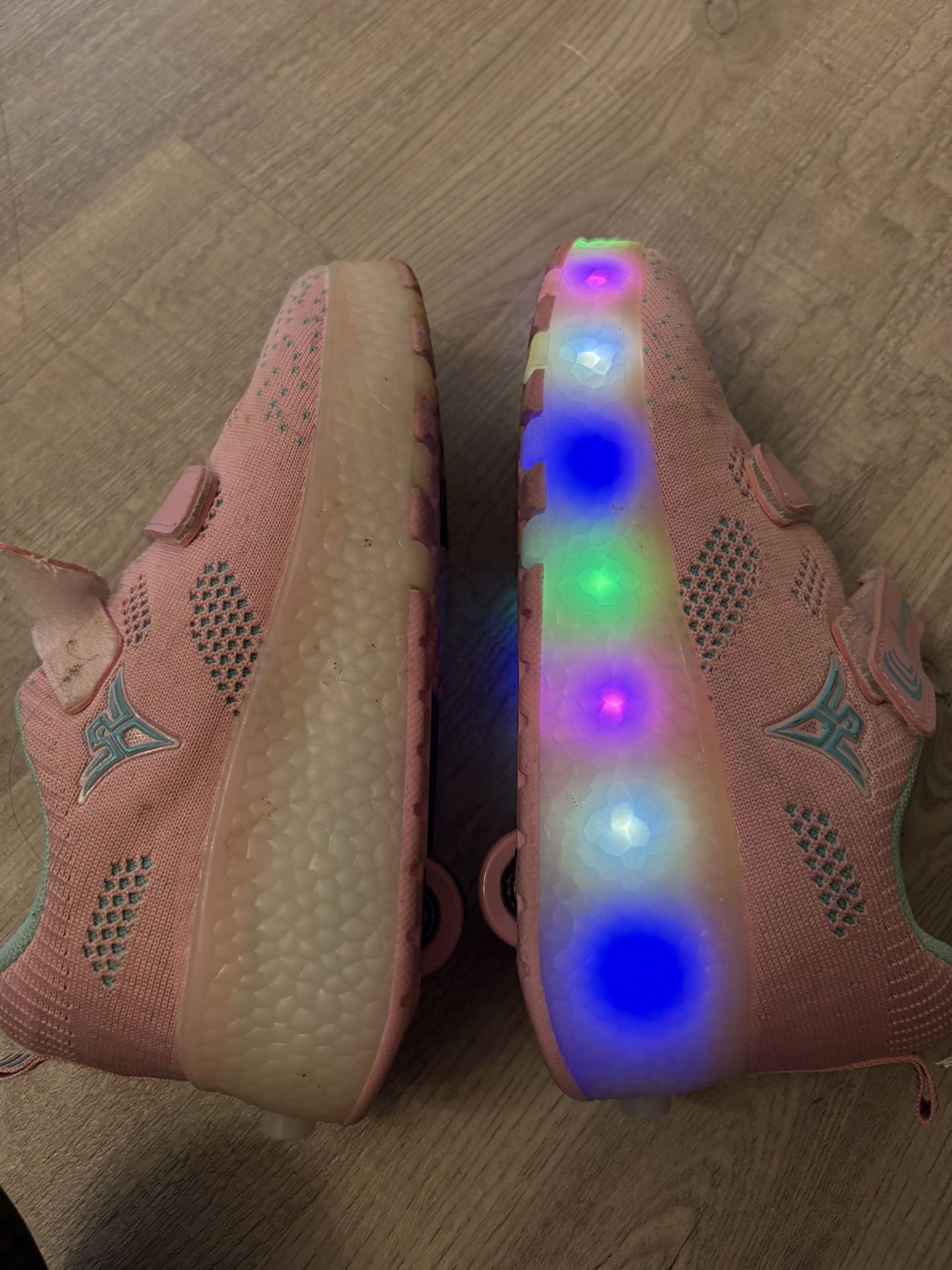 Girls Light up Heeleys 