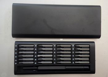 New and Never used a whole set of screw drivers