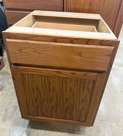 Well-maintained Base & Wall Cabinet