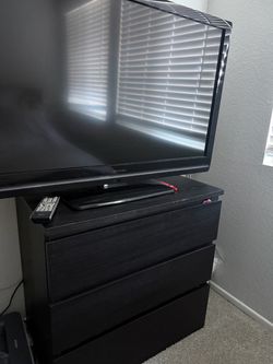 Black 3- drawer dresser