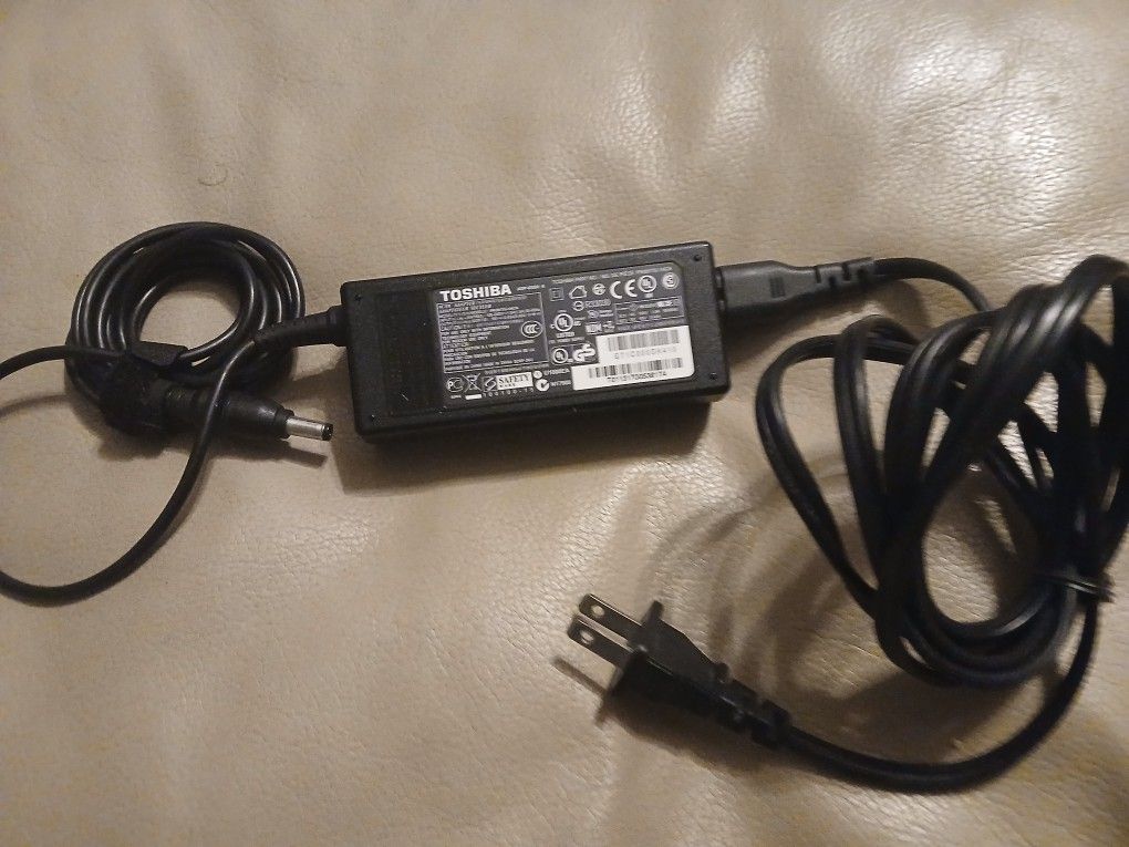 TOSHIBA LOPTOP ADAPTER