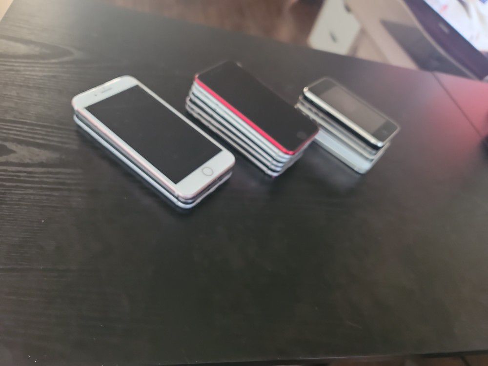 14 Apple Iphones (Apple Iphone LOT)