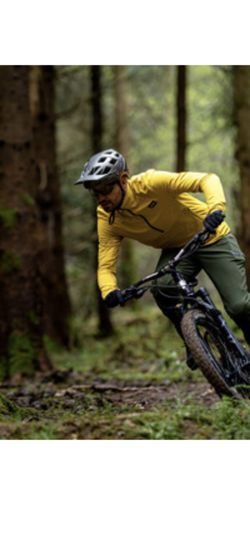 Gore Wear Men’s 1/2 Zip  TrailKPR Hybrid Long-Sleeved Cycling Shirt