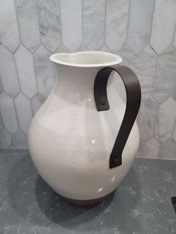 Pottery Barn Large pitch