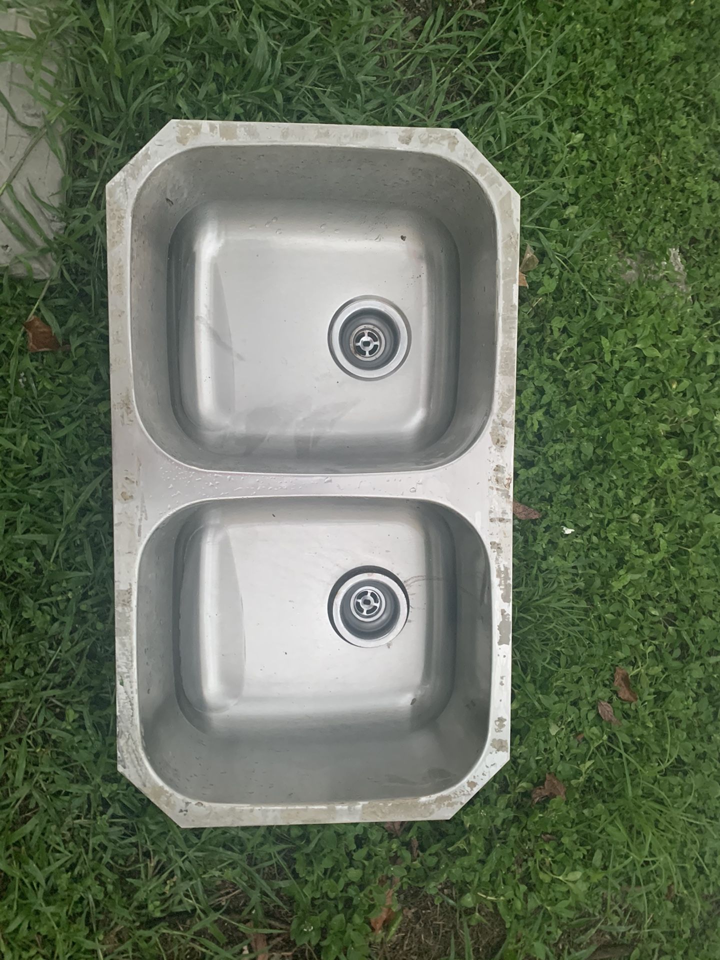 (32 1/2 )x (18 1/2). Sink