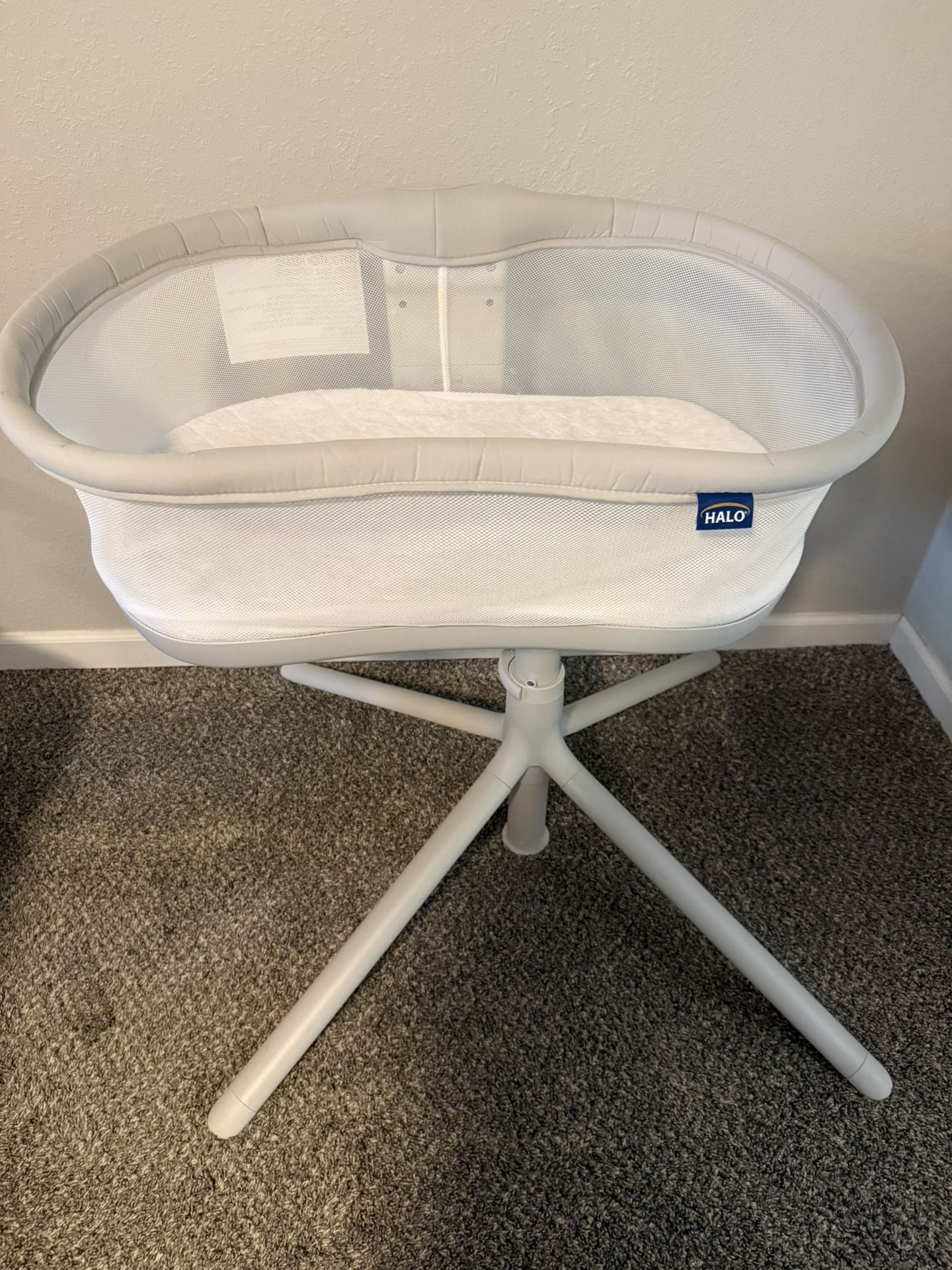 HALO Bassinet – $50 (Pickup Only)