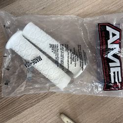 BMX Vintage AME Grips, Skyway Pads, Velo BMX Seat Purple, GT Chainring bolts