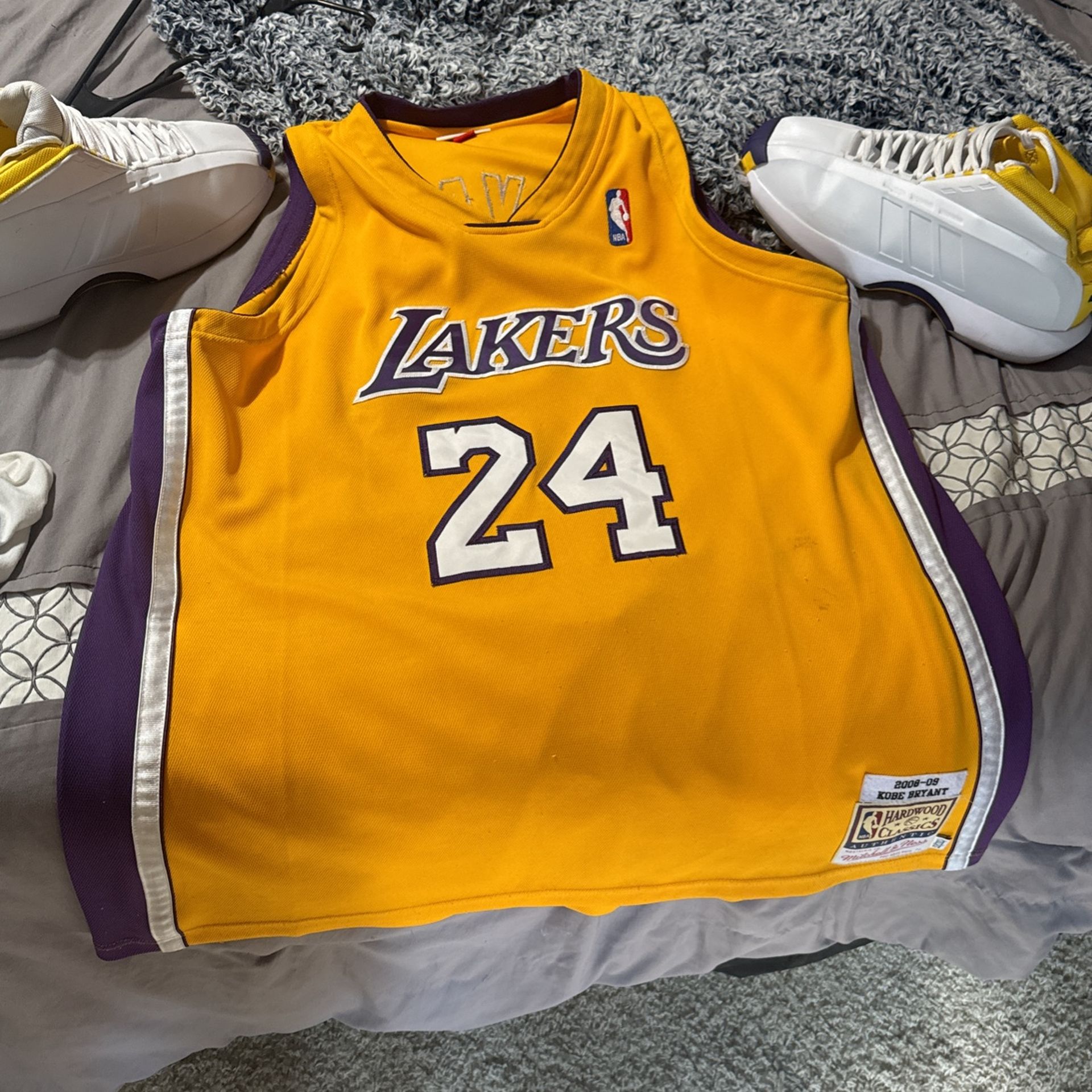 Lakers Kobe Bryant jersey And Shoes
