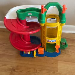 Vintage 2006 Fisher Price Little People Racin' Ramps Chunky parking garage. 