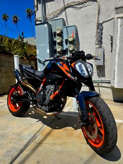 KTM 890R
