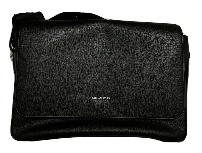 Micheal Kors Messenger Bag