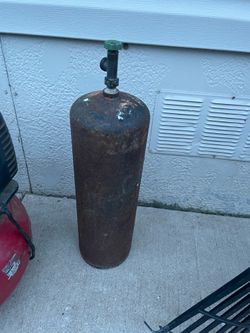 Acetylene tank