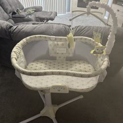 Halo Bassinest Bassinet Like New