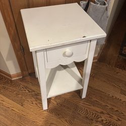 Pottery Barn, Accent Table Dy 